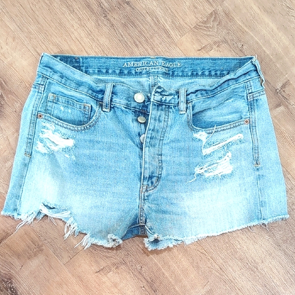 💕Host Pick🩷American Eagle Outfitters Distressed Light Blue Jean Shorts